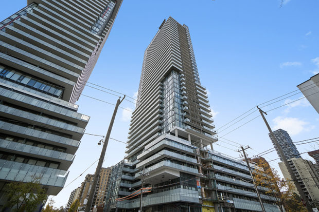 161 Roehampton Ave 610